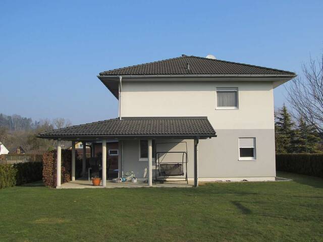 Immobilie in Oberhaag - * WOHNEN MIT STIL - EINFAMILIENHAUS MIT SONNIGER TERRASSE UND DOPPELGARAGE IN RUHELAGE * - Bild 1