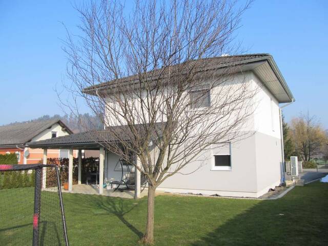 Immobilie in Oberhaag - * WOHNEN MIT STIL - EINFAMILIENHAUS MIT SONNIGER TERRASSE UND DOPPELGARAGE IN RUHELAGE * - Bild 2