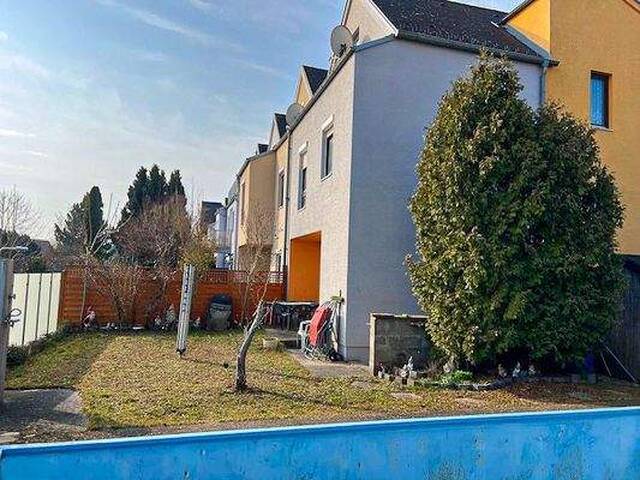 Immobilie in Gänserndorf - Traumhaftes Familienhaus / Eckreihenhaus mit großem Pool und Ausbaupotenzial in Gänserndorf Stadt Nähe S-Bahnhof - Bild 2