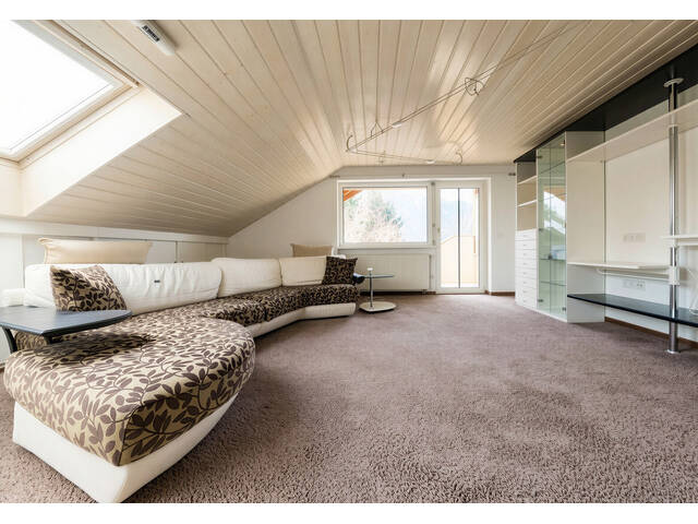 Immobilie in Thüringen - 2-Zimmer-Dachgeschoßwohnung mit wunderbarer Fernsicht - Bild 1