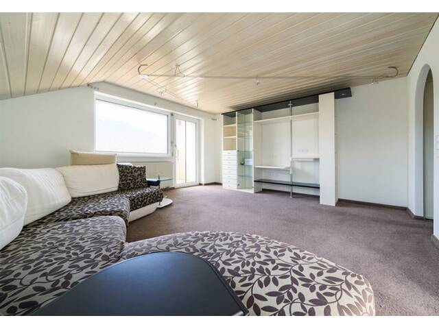 Immobilie in Thüringen - 2-Zimmer-Dachgeschoßwohnung mit wunderbarer Fernsicht - Bild 2