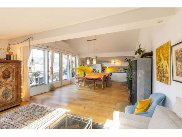 Immobilie in Zell am Moos - Exklusives Penthouse am Irrsee mit traumhaften Ausblick inkl. Seeblick - Über den Dächern von Zell am Moos! - Bild 2