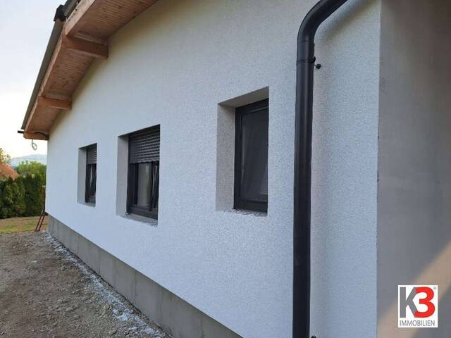 Immobilie in Magdalensberg - K3 - NEUBAUBUNGALOW IM ERSTBESITZ, hochwertige Ausstattung, belagsfertig bis schlüsselfertig, Doppelcarport, ruhige Dorfrandlage. - Bild 1