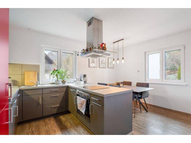 Immobilie in Kennelbach - Großzügiges 10-Zimmer-Haus in Kennelbach mit Terrasse, Garten und Balkon - Bild 3