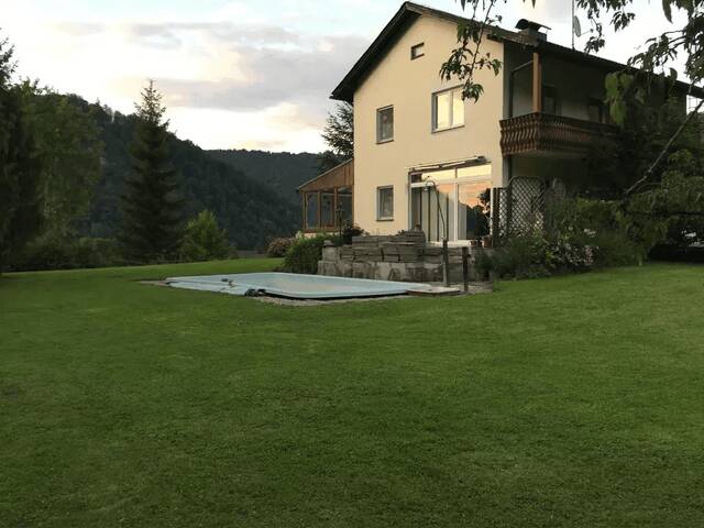 Immobilie in St. Agatha - Sanierungsbed. EFH in exklusiver Wohnlage direkt am Yachthafen | Baugenehmigung f. Neubau vorhanden - Bild 1