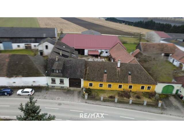 Immobilie in Buttendorf - Vierkanter mit großem Innenhof und vielseitigen Nutzungsmöglichkeiten in Buttendorf - Bild 0