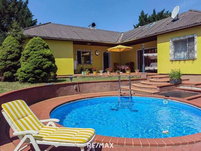 Immobilie in Strasshof an der Nordbahn - Licht, Luft und Freiheit: Bungalow mit großem Garten und Pool - Bild 0