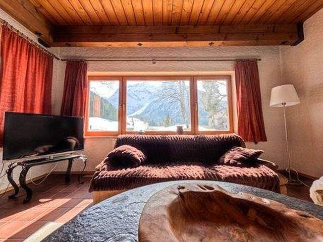 Immobilie in Mittelberg - Panorama pur - charmantes Alpenhaus in spektakulärer Lage! - Bild 0