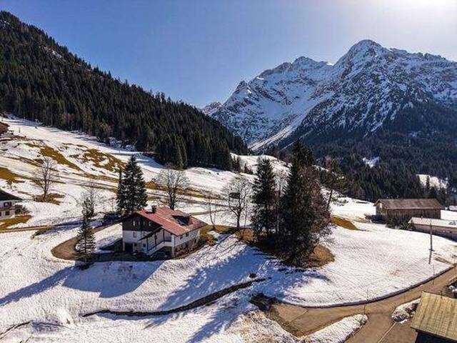 Immobilie in Mittelberg - Panorama pur - charmantes Alpenhaus in spektakulärer Lage! - Bild 1