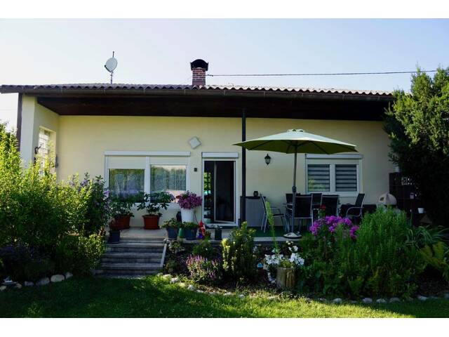 Immobilie in Schalchen - Gepflegtes Einfamilienhaus mit Garten in ruhiger Lage - Bild 0