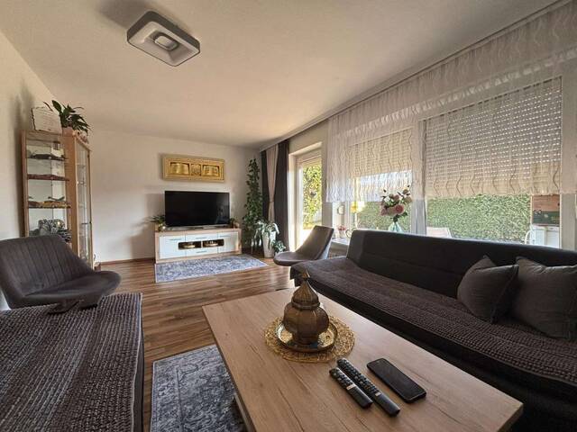 Immobilie in Schalchen - Gepflegtes Einfamilienhaus mit Garten in ruhiger Lage - Bild 1