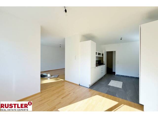 Immobilie in Wiener Neudorf - Familienfreundliche 4 Zimmerwohnung mit Garten und 2 Carports in ruhiger Lage - Bild 2