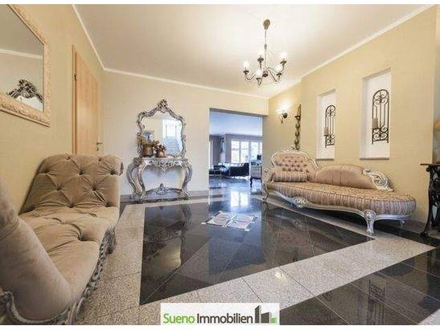 Immobilie in Marchtrenk - PREMIUM-Wohnhaus in Marchtrenk mit Doppelgarage, Balkon(e), Terrasse, Grillhaus, Keller! - Bild 0