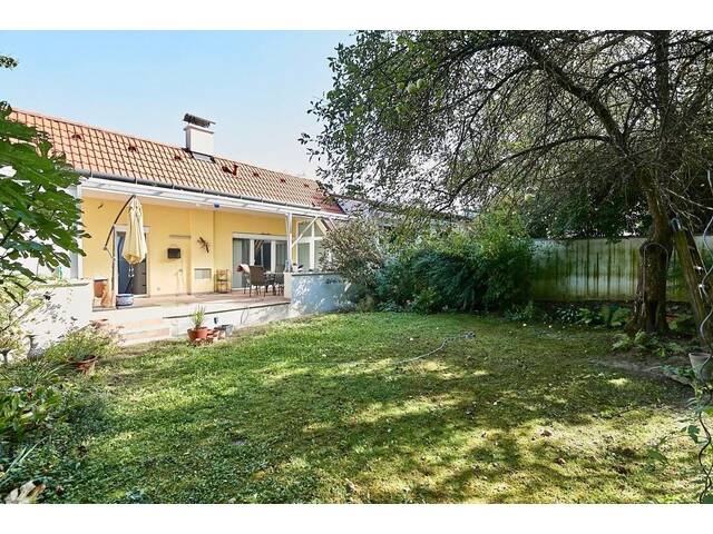 Immobilie in Bisamberg - Stadtgrenze von Wien! Elegantes Einfamilienhaus mit uneinsehbarem Garten, restauriertem Weinkeller und Doppelgarage - Bild 3