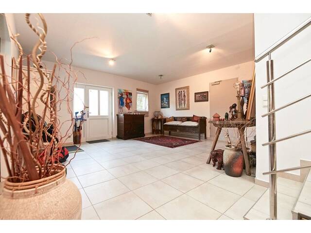 Immobilie in Bisamberg - Stadtgrenze von Wien! Elegantes Einfamilienhaus mit uneinsehbarem Garten, restauriertem Weinkeller und Doppelgarage - Bild 4