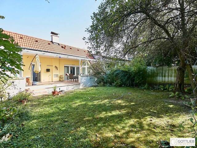 Immobilie in Bisamberg - Stadtgrenze von Wien! Elegantes Einfamilienhaus mit uneinsehbarem Garten, restauriertem Weinkeller und Doppelgarage - Bild 0