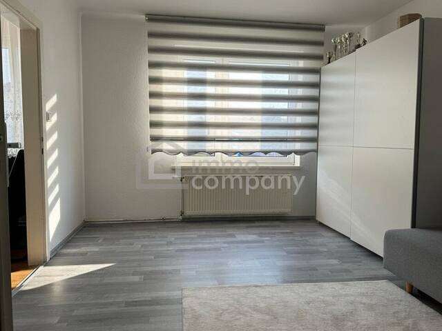 Immobilie in Schrems - Mehrfamilienhaus in Schrems: 9 Zimmer, Garten, Garage, teilsaniert - Bild 1