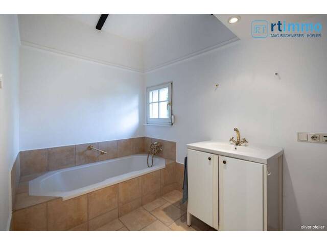 Immobilie in Gerasdorf - IHR SCHMUCKSTÜCK: CHARMANTER BUNGALOW IN GERASDORF OBERLISSE direkt an der Stadtgrenze Wiens - Bild 2