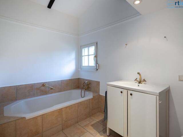 Immobilie in Gerasdorf bei Wien - IHR SCHMUCKSTÜCK: CHARMANTER BUNGALOW IN GERASDORF - OBERLISSE direkt an der Stadtgrenze Wiens - Bild 2