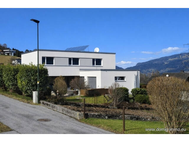 Immobilie in Nenzing - Wohnen auf höchstem Niveau – Neuwertiges Traumhaus mit kleinem Badeteich in Bestlage von Nenzing - Bild 0