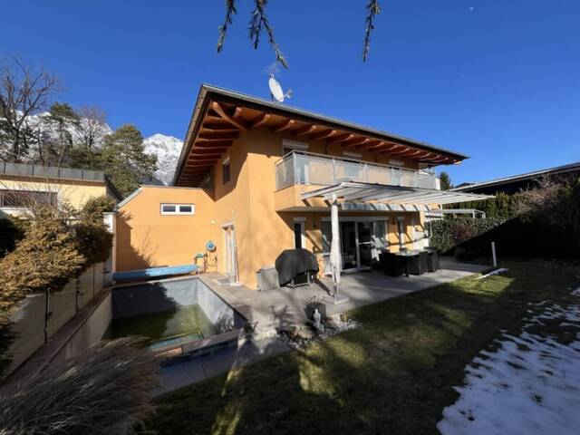 Immobilie in Absam - Top gepflegtes Einfamilienhaus in Absam mit Garten, Pool, Garage & Solar – 5 Zimmer! - Bild 0