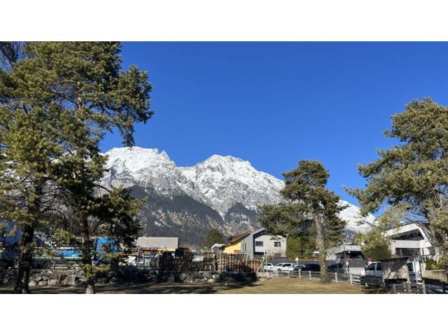 Immobilie in Absam - Top gepflegtes Einfamilienhaus in Absam mit Garten, Pool, Garage & Solar – 5 Zimmer! - Bild 1