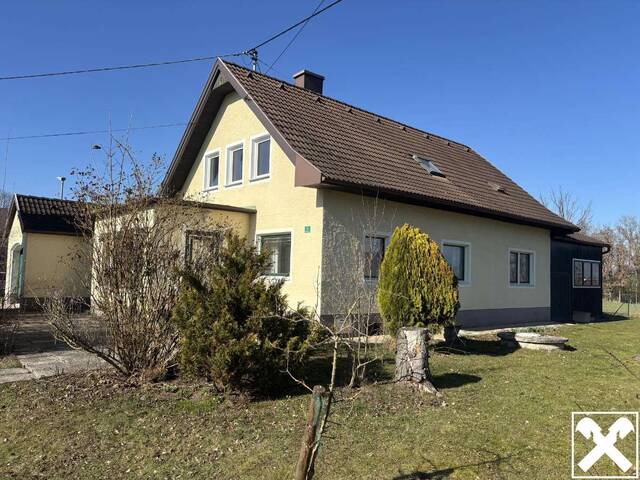 Immobilie in Oftering - Wohnhaus mit tollem Grundstück im Ortszentrum - Bild 1