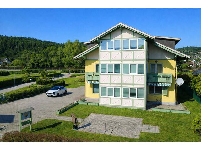 Immobilie in Krumpendorf - Gepflegtes Appartementhaus direkt am Wörthersee inklusive Panoramaseeblick sowie Badesteg und Bootsunterstand - Bild 2