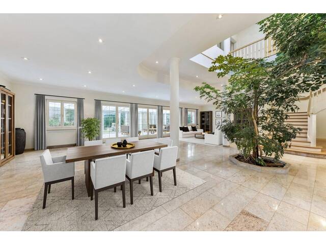 Immobilie in Margarethen am Moos - Elegantes Landhaus mit prachtvollem Garten und Teich im Umland von Wien - Bild 1