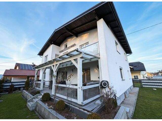 Immobilie in Ranshofen - Gepflegtes Mehrfamilienhaus mit 3 Wohneinheiten, Doppelgarage und großem Grundstück - Bild 0