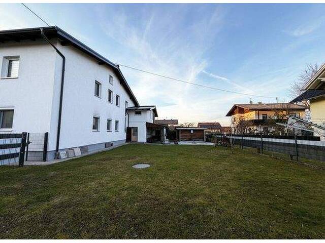 Immobilie in Ranshofen - Gepflegtes Mehrfamilienhaus mit 3 Wohneinheiten, Doppelgarage und großem Grundstück - Bild 3
