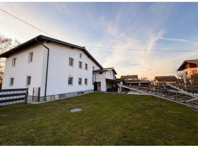 Immobilie in Ranshofen - Gepflegtes Mehrfamilienhaus mit 3 Wohneinheiten, Doppelgarage und großem Grundstück - Bild 4