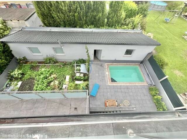 Immobilie in Moosbrunn - Wohnoase in Moosbrunn: Gepflegtes Haus mit Garten, Pool und mehreren Terrassen! - Bild 1