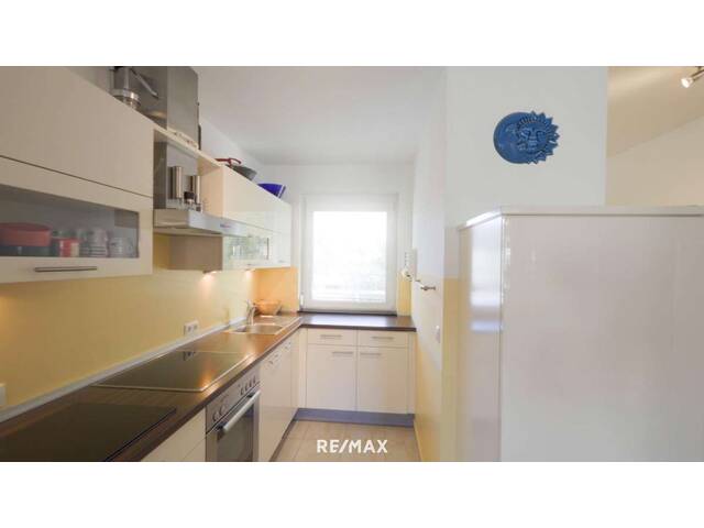 Immobilie in Götzens - Helle 2,5-Zimmer-Wohnung mit verglaster Loggia und Tiefgarage in Götzens - Bild 3