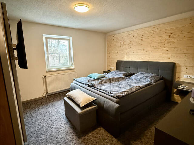 Immobilie in Meiningen - Frisch saniertes, familienfreundliches Wohnhaus inkl. großer Garage mit Hebebühne in guter Lage in Meiningen! - Bild 4