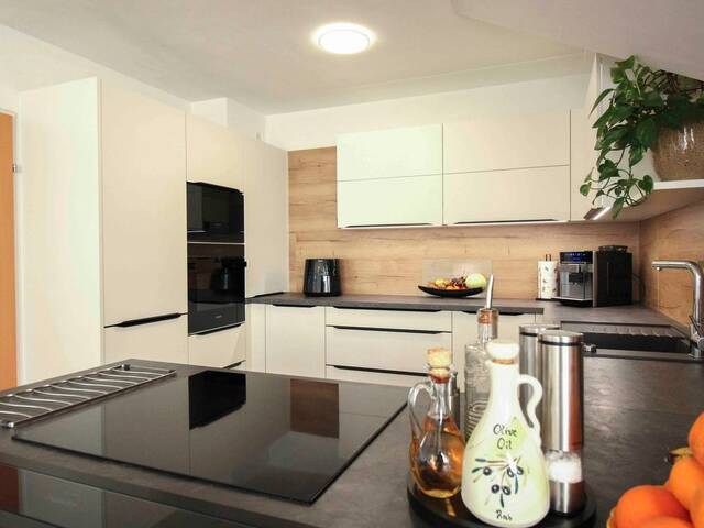 Immobilie in Hausleiten - Wohnqualität in Hausleiten - modernisierte Dachgeschoßwohnung mit großem Gemütlichkeitsfaktor - Bild 1