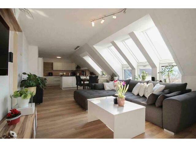 Immobilie in Hausleiten - Wohnqualität in Hausleiten - modernisierte Dachgeschoßwohnung mit großem Gemütlichkeitsfaktor - Bild 3