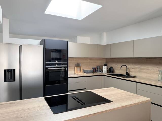 Immobilie in Neusiedl am See - Ein Statement am Wasser -Luxus- Doppelhaushälfte mit privater Bootsanlegestelle - Bild 0