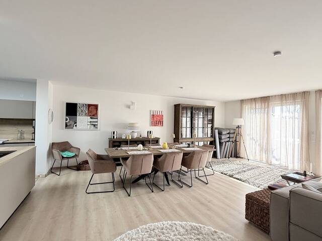 Immobilie in Neusiedl am See - Ein Statement am Wasser -Luxus- Doppelhaushälfte mit privater Bootsanlegestelle - Bild 1