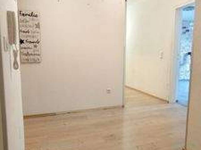 Immobilie in Edlitz - Großzügige 3,5 Zimmer Wohnung mit Süd-Loggia, 2 Eingängen, 2 Bädern & 2 Carportplätzen - auch teilbar! - Bild 2