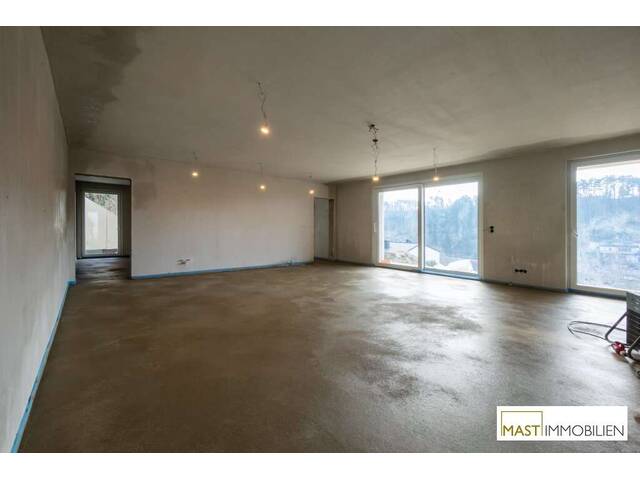 Immobilie in Kronberg - Wohntraum für Familien - Einfamilienhaus mit viel Platz und Grünblick & Pool - Bild 2