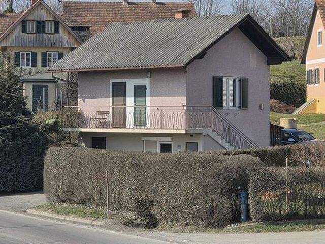Immobilie in Klöchberg - Älteres Kleinwohnhaus mit Potenzial samt Südbalkon mit Aussicht - Bild 0