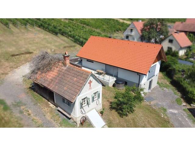 Immobilie in Klöch - Modernes und neuwertiges Wohnhaus mit Eck- Terrasse und Vollkeller samt weiterem Uralt- Kellerstöckl mit Zu und Umbaugenehmigung - Bild 0
