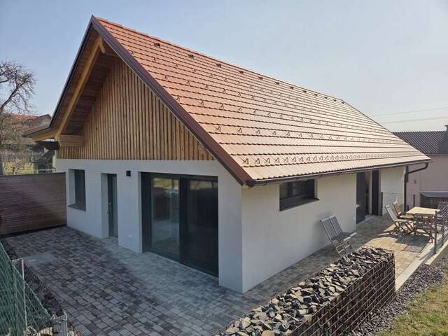 Immobilie in Klöch - Modernes und neuwertiges Wohnhaus mit Eck- Terrasse und Vollkeller samt weiterem Uralt- Kellerstöckl mit Zu und Umbaugenehmigung - Bild 1