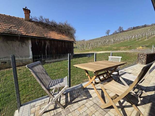 Immobilie in Klöch - Modernes und neuwertiges Wohnhaus mit Eck- Terrasse und Vollkeller samt weiterem Uralt- Kellerstöckl mit Zu und Umbaugenehmigung - Bild 3
