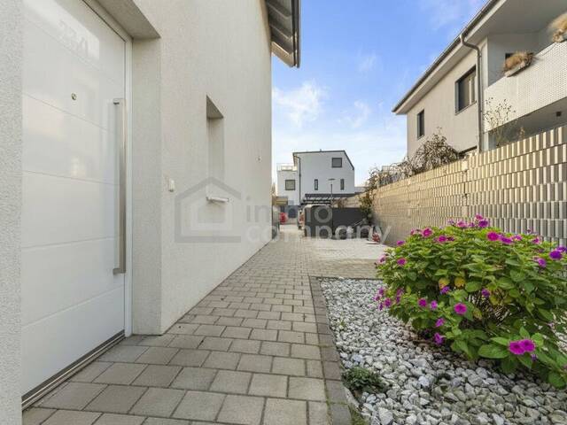 Immobilie in Himberg - Lässige 7-Zimmer-Doppelhaushälfte in Himberg zu verkaufen! - Bild 1