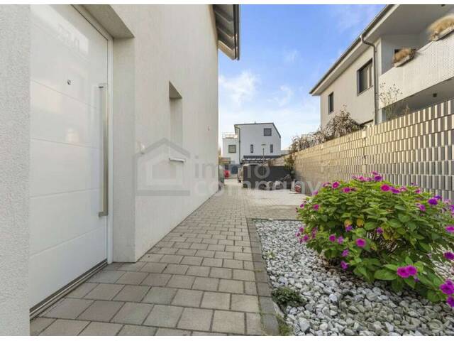 Immobilie in Himberg - Lässige 7-Zimmer-Doppelhaushälfte in Himberg zu verkaufen! - Bild 1