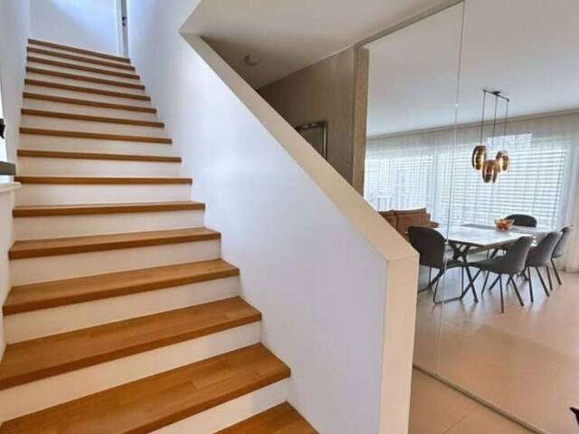 Immobilie in Steinhaus - Moderne Doppelhaushälfte in Steinhaus, 190m², Garten, Terrasse mit Sauna, Garage und vollmöbliert - einziehen & wohnen! - Bild 2