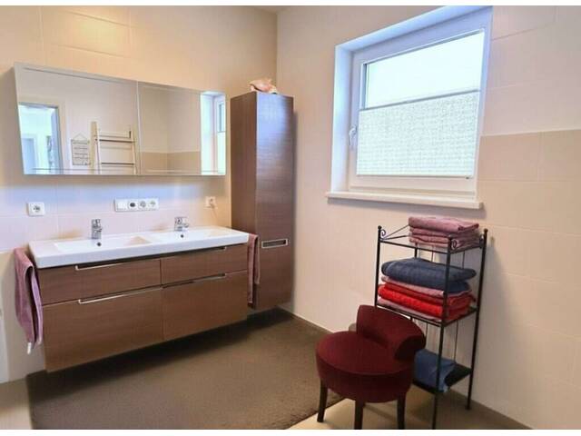 Immobilie in Steinhaus - Moderne Doppelhaushälfte in Steinhaus, 190m², Garten, Terrasse mit Sauna, Garage und vollmöbliert - einziehen & wohnen! - Bild 3