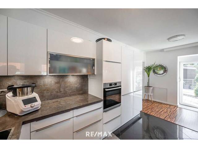 Immobilie in Groß-Schweinbarth - Ein Haus zum Leben: 110m2 Nähe Gänserndorf - barrierefrei - inkl. Terrasse, Partykeller, Carport etc.etc. - Bild 2